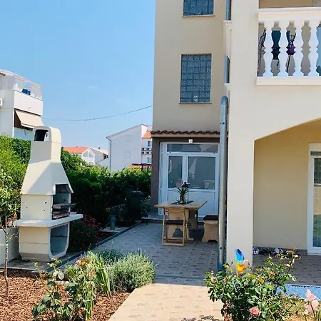 Mirela Apartment *